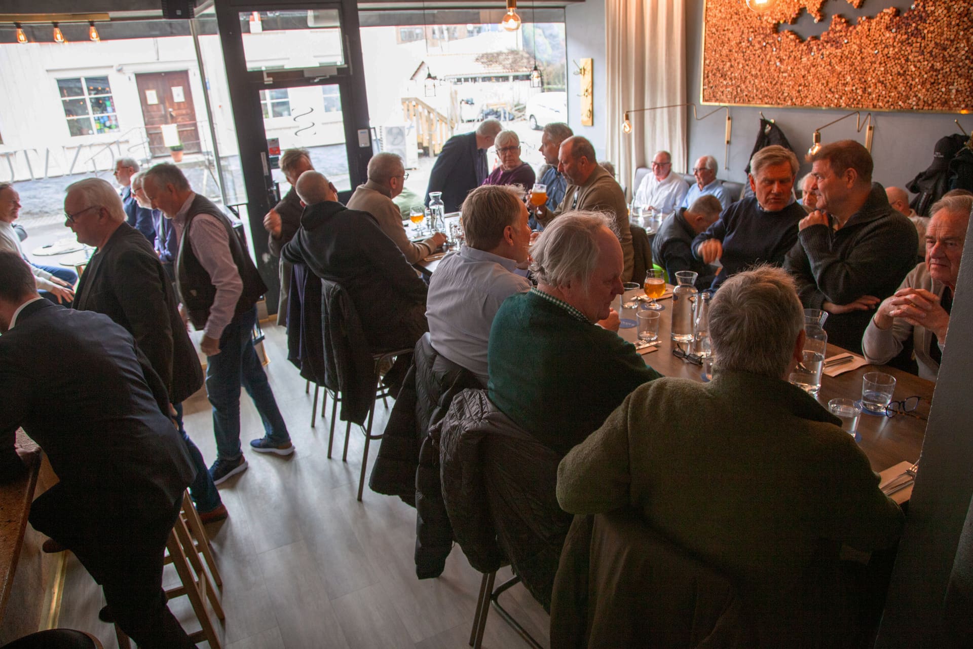 Fullt hus på årets första borgarlunch på Signatur